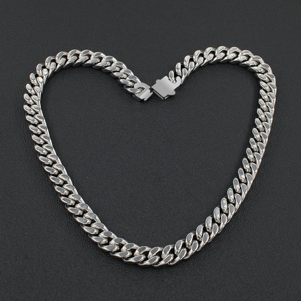 Retro Solid Color Titanium Steel Stoving Varnish Necklace 1 Piece