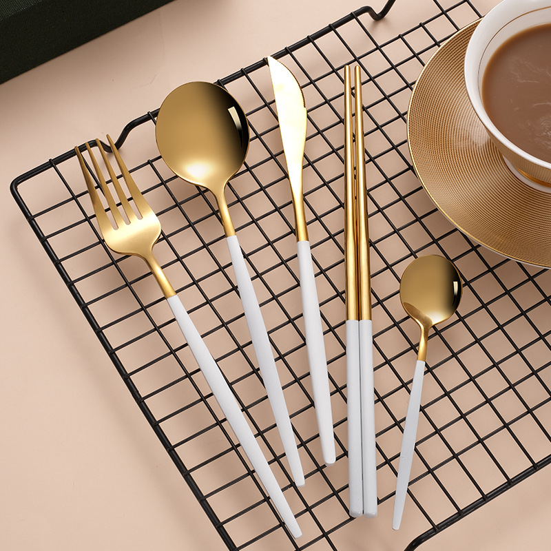 Vajilla de acero inoxidable serie portuguesa cuchillo, tenedor y cuchara vajilla occidental cuchillo de carne hogar Hotel de oro cuchara redonda cuchara de café