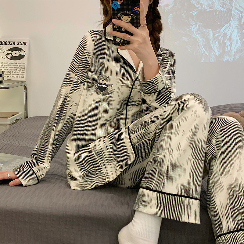 春と秋のパジャマの女性の綿の長袖のかわいい高級感の線の熊のカーディガンの大きいサイズの冬の部屋の服のスーツ|undefined