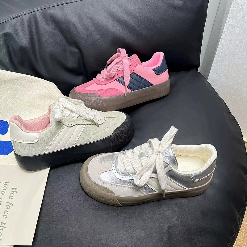 2024 Летняя новая звезда той же пушистые туфли ретро низкий уровень повседневные туфли женская немецкая тренировка хлеб толстые белые туфли