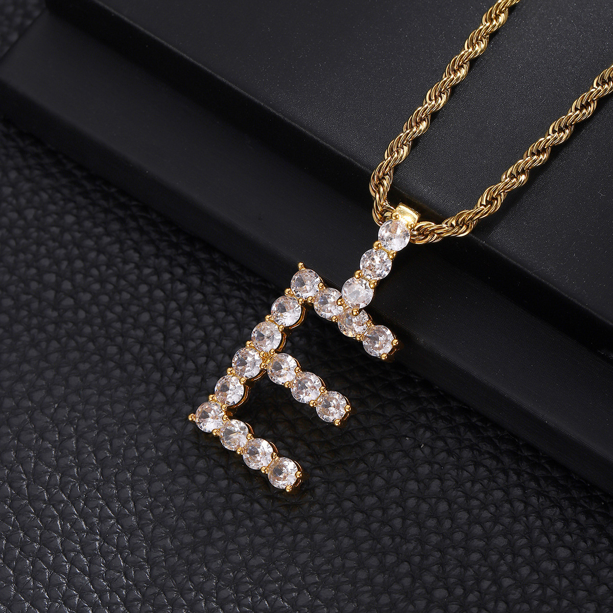 Moda cross-border rock hip-hop punk zircon cursiva colgante al por mayor personalidad de joyería de alta humedad
