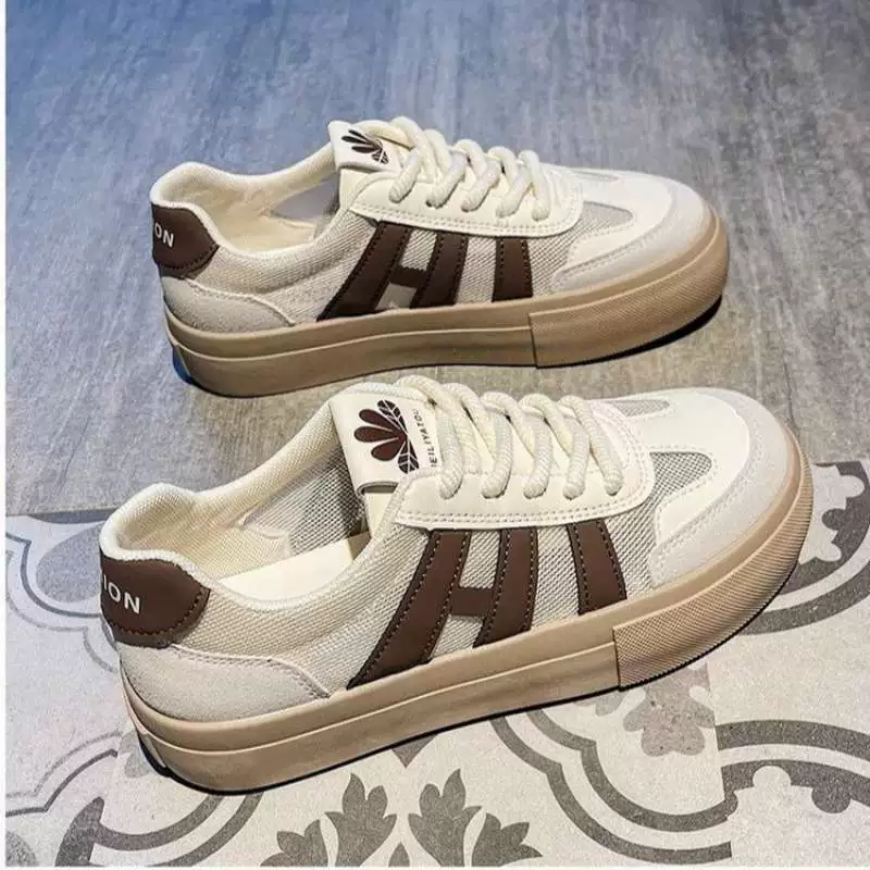 Весенне-летние белые туфли для женщин 2025 новые универсальные повседневные спортивные туфли для студентов антискользящие популярные туфли в стиле Форреста Гампа