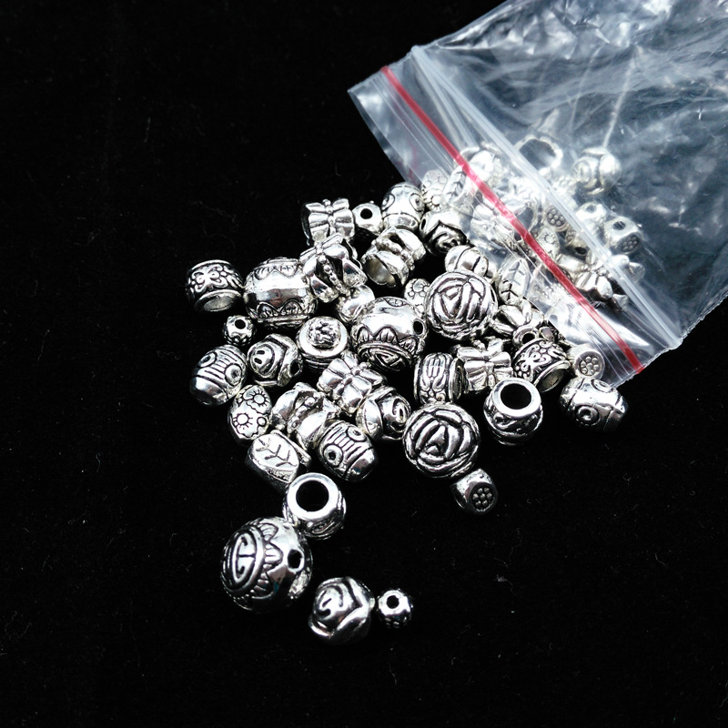 A pack of 50 grams of beads mixed