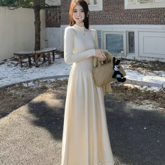 法式法式收腰显瘦针织连衣裙女秋冬新款半高领打底毛衣裙A字