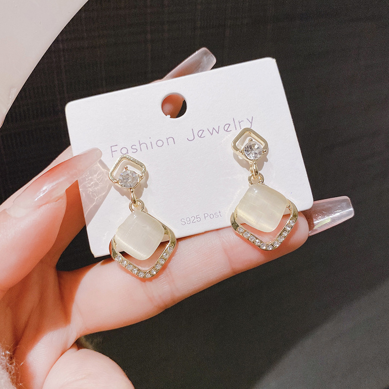 geometric fashionable universal earrings with pigtail