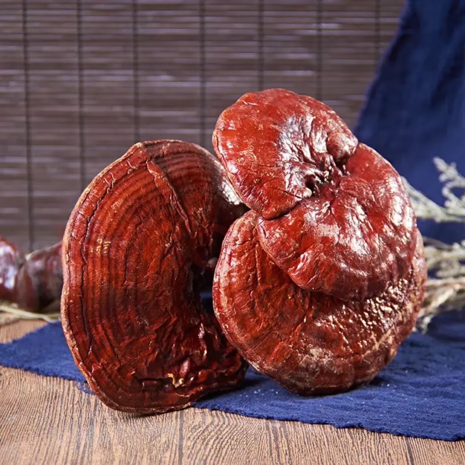 Changbai Mountain Red Lingzhi Whole Dried Reishi Mushroom Ganoderma lucidum Ling Zhi Sliceable Grindable 500g specifications
