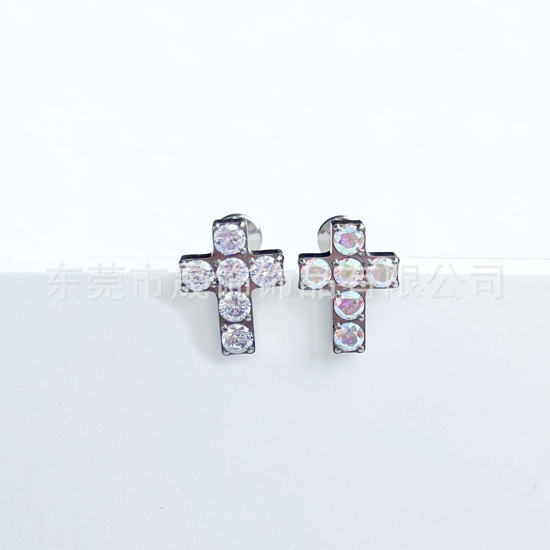 F136 Titanium Alloy Cross Ear Stud Helix Cartilage Stud Ear 饰G23 Studded Diamond Labret Stud Piercing Jewelry Piercing