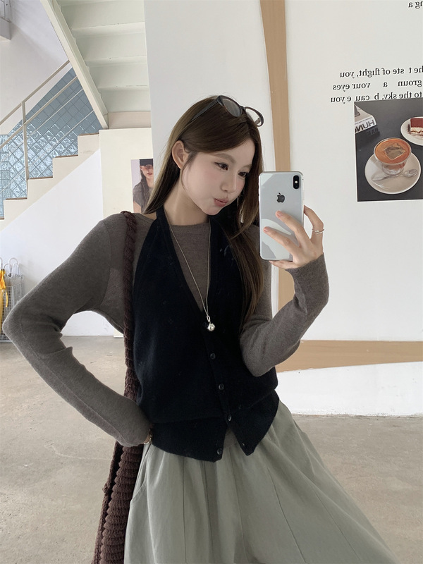 黑色v领针织挂脖背心叠穿打底衫女秋季穿搭套装休闲阔腿裤三件套|undefined