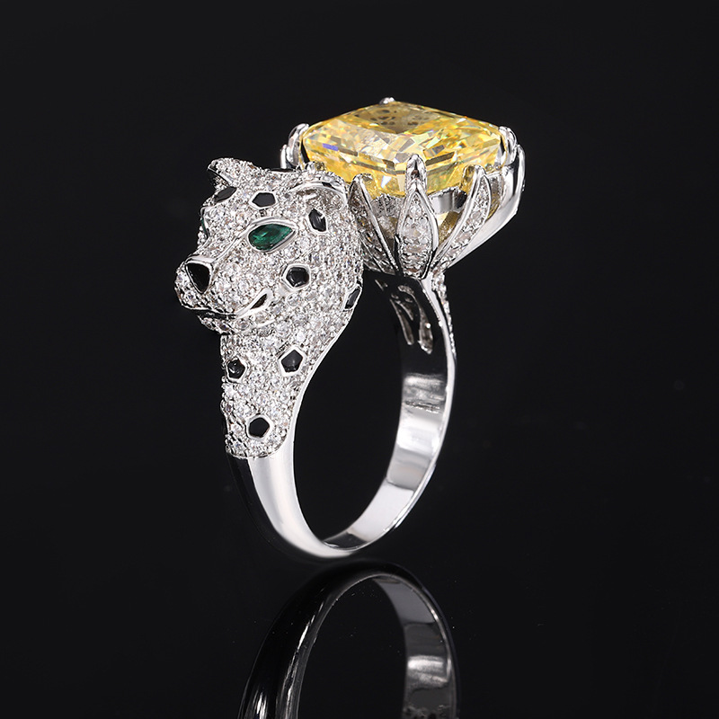 Nueva joyería Zhuang Shengsheng, fondo de cobre, simulación chapada en oro, diamante de alto carbono, diamante completo, anillo de temperamento de leopardo con incrustaciones de lujo 10*12
