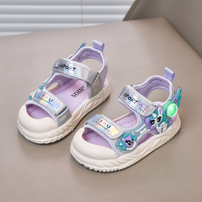 Sandalias iluminadas para niñas, nuevo estilo de verano, sandalias de princesa para niña, zapatos de suela suave para niños pequeños, zapatos de playa Baotou