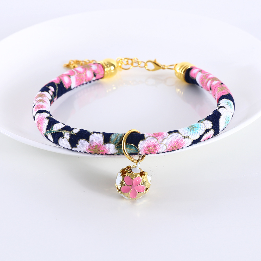 Mascotas, gatos, conejos y flores de viento, collares de campanas, collares de Año Nuevo chino, accesorios japoneses, cuerdas de Amazon