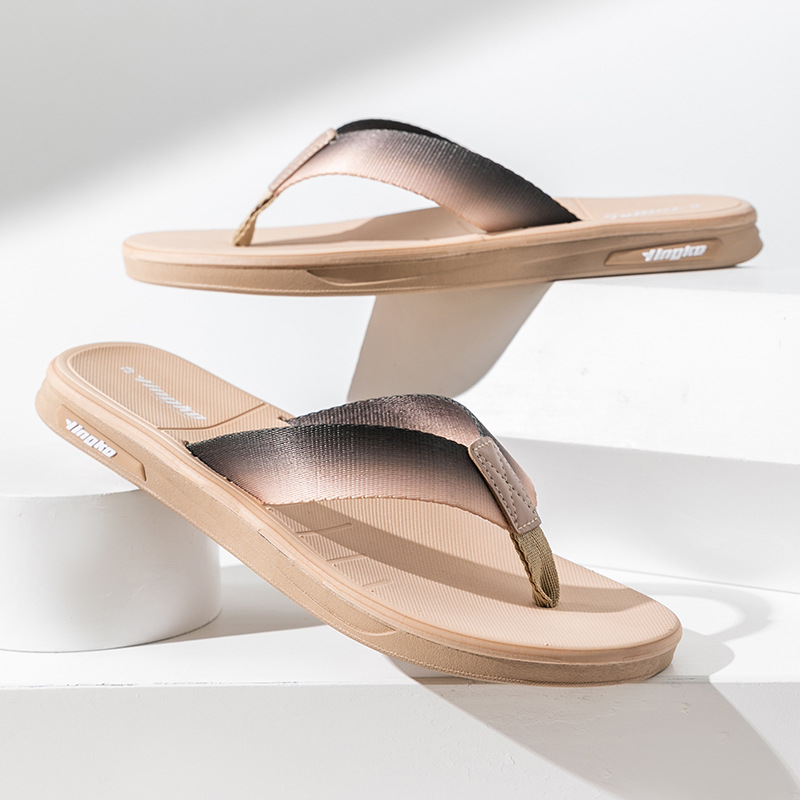 2024 Nuevo estilo coreano Chanclas de verano resistente al desgaste antideslizante zapatos de playa de los hombres Moda Red Chanclas de los hombres