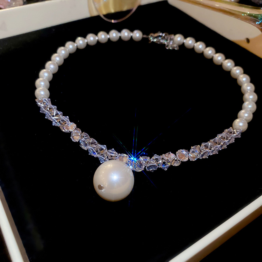 Collar colgante de perlas de circón de lujo ligero francés, diseño simple, cadena de clavícula de todo fósforo de moda, collar de alta gama de nicho