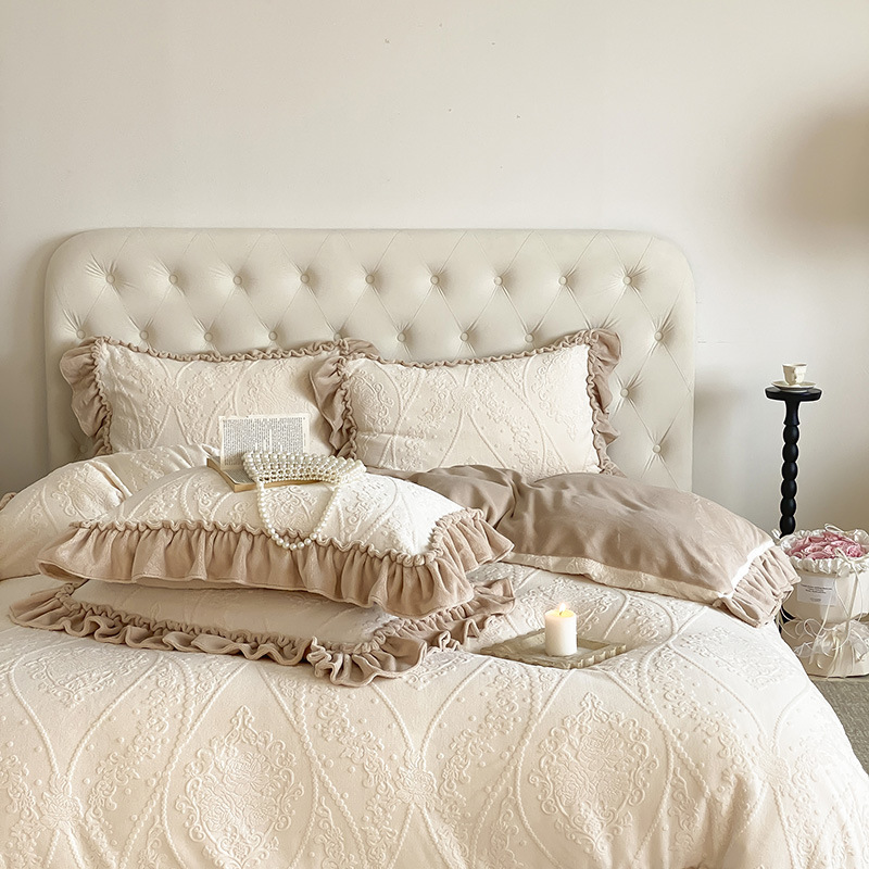 Telado de terciopelo de leche de cuatro piezas princesa viento no estático terciopelo bebé desnudo dormir A clase de kit de madre y bebé grueso y cálido