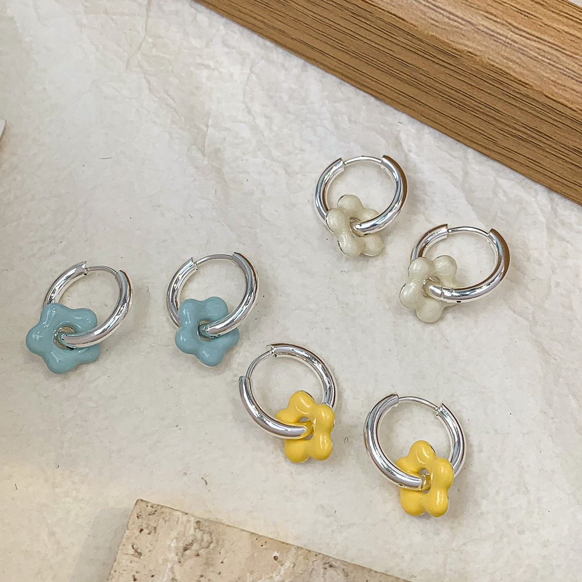 Pendientes de flor de cinco pétalos con gota de aceite, diseño hueco de estilo fresco, joyería de oreja dopamina