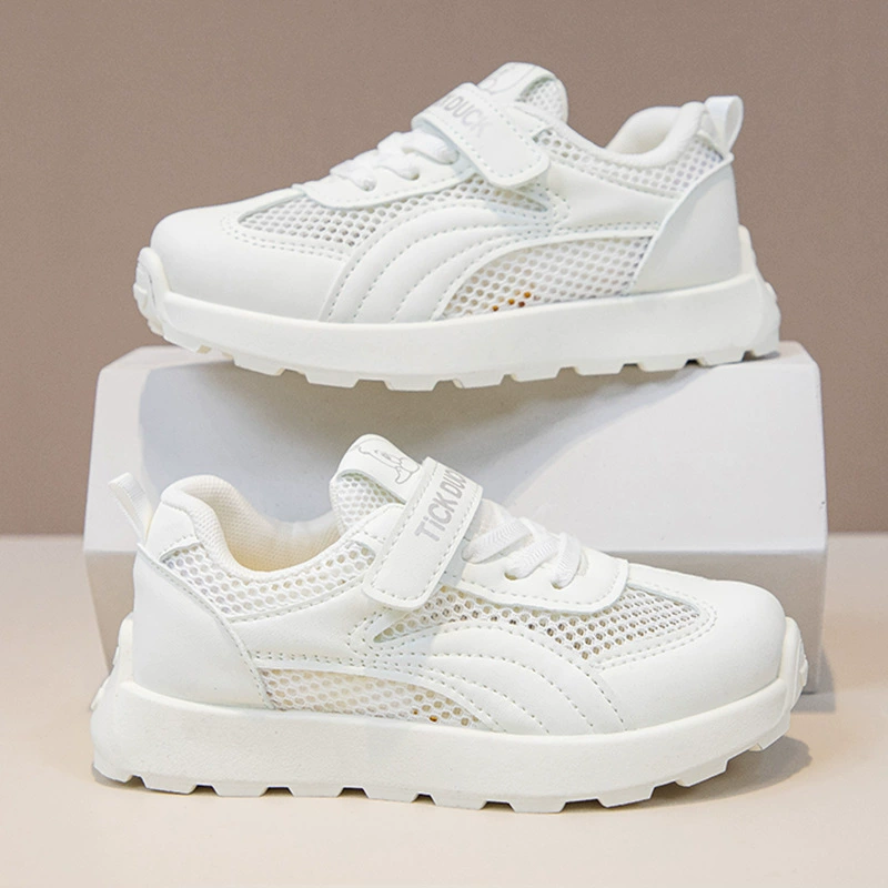 Детские маленькие белые туфли