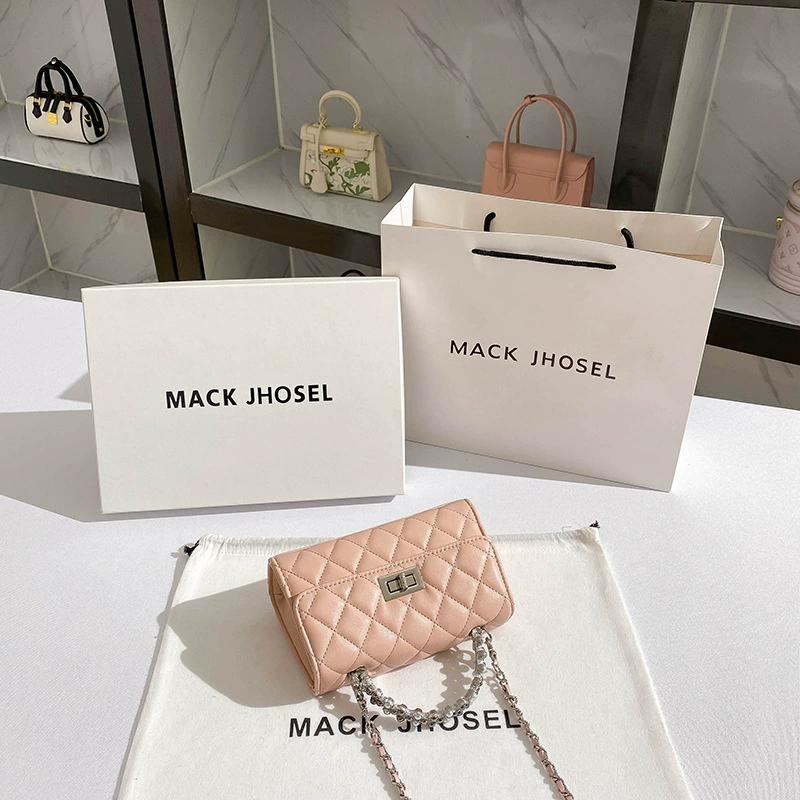 Модная маленькая сумочка с рисунком in diamonds, стиль Chanel, сумка через цепочку