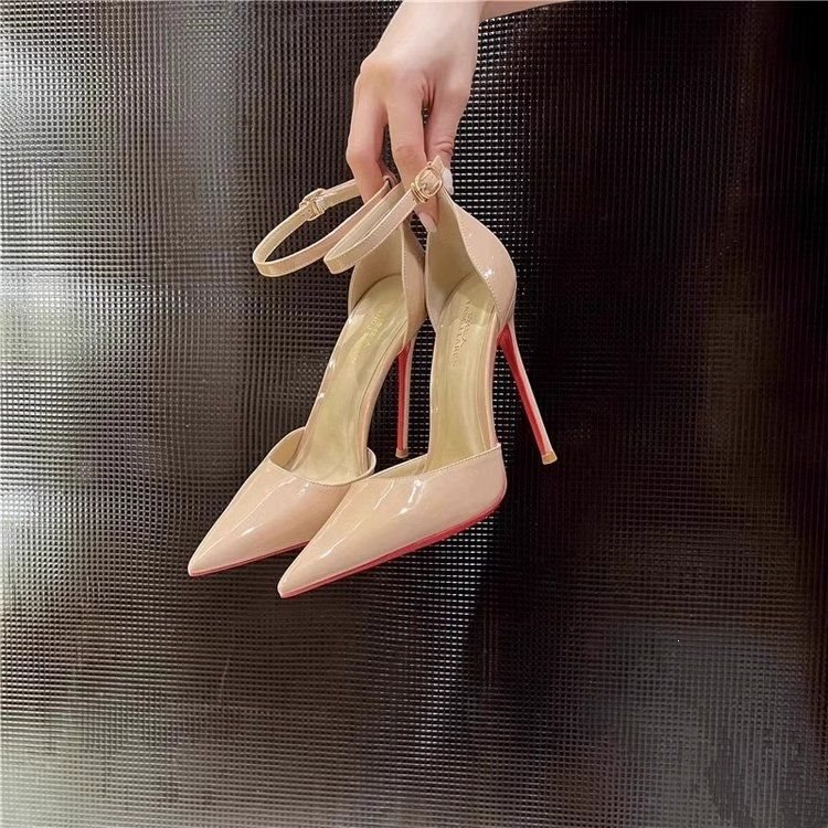Fashionable high-heeled shoes (6-8cm) that you won't want to take off once you put them on, made of PU with a shallow cut and a buckle design Fashionable high-heeled shoes (6-8cm) that you won't want to take off once you put them on, made of PU with a shallow cut and a buckle design
