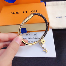 2026轻奢驴牌手镯手链跨境女时尚百搭气质小众设计感优雅首饰