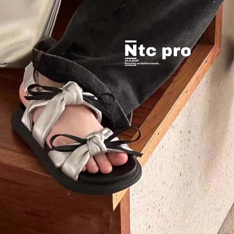 Sandálias de niñas verano 2026 nuevas niñas zapatos de doble arco princesa zapatos de playa suave para niños zapatos romanos