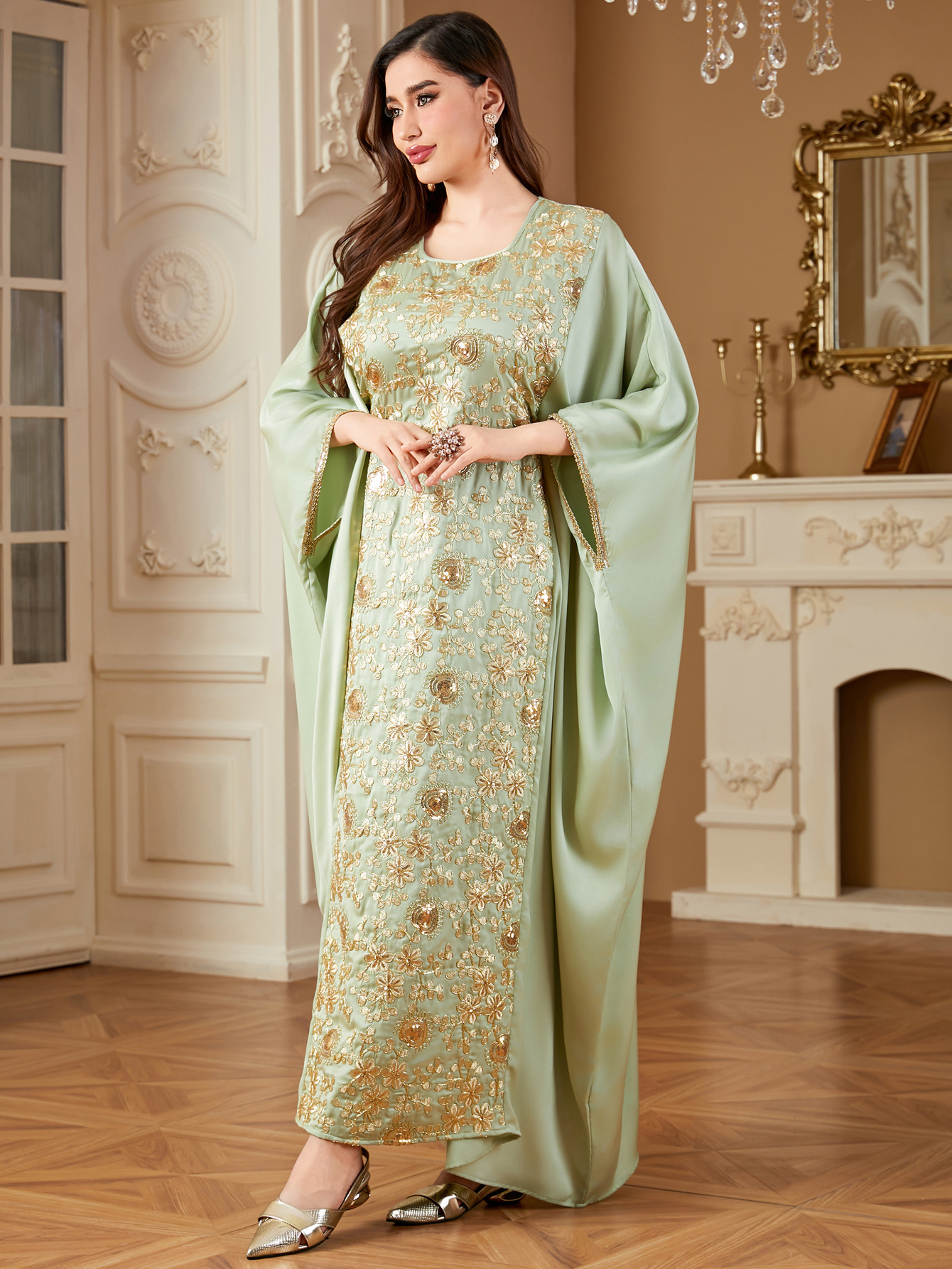 Embroidered Muslim Dress With Batwing Sleeves And Sequined Details_voghion.com