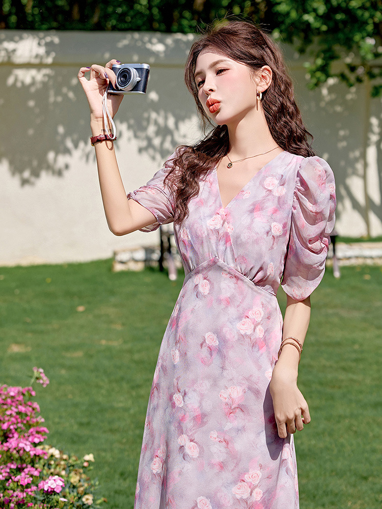 Đầm maxi nữ thắt eo in hoa phong cách mềm mại mùa hè 2025 ME5631 — hoa xanh, hoa hồng tím