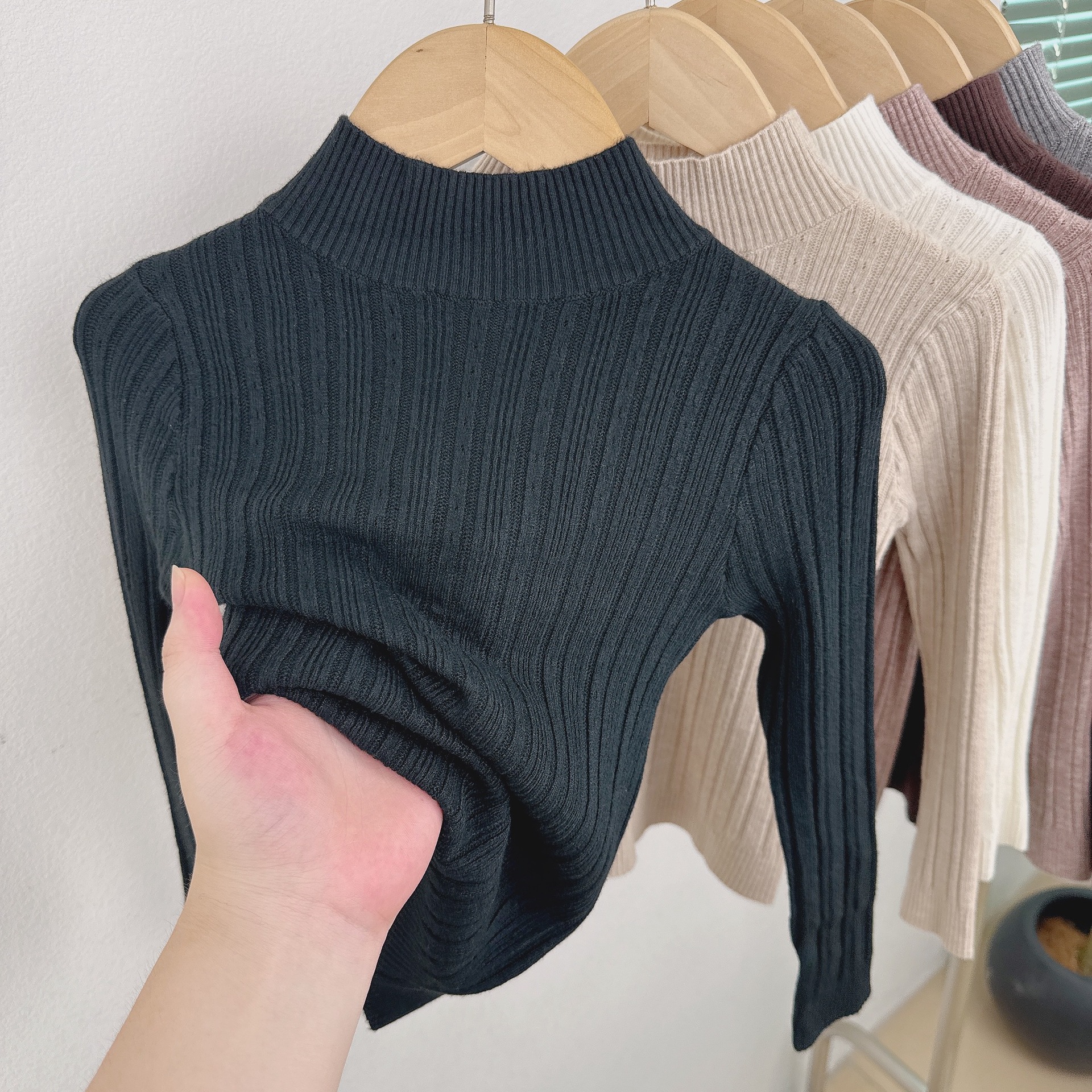 Suéter de niñas 2026 niños otoño invierno nuevo pullover de punto fondo suéter de cuello medio alto de bebé chaqueta de aire exterior