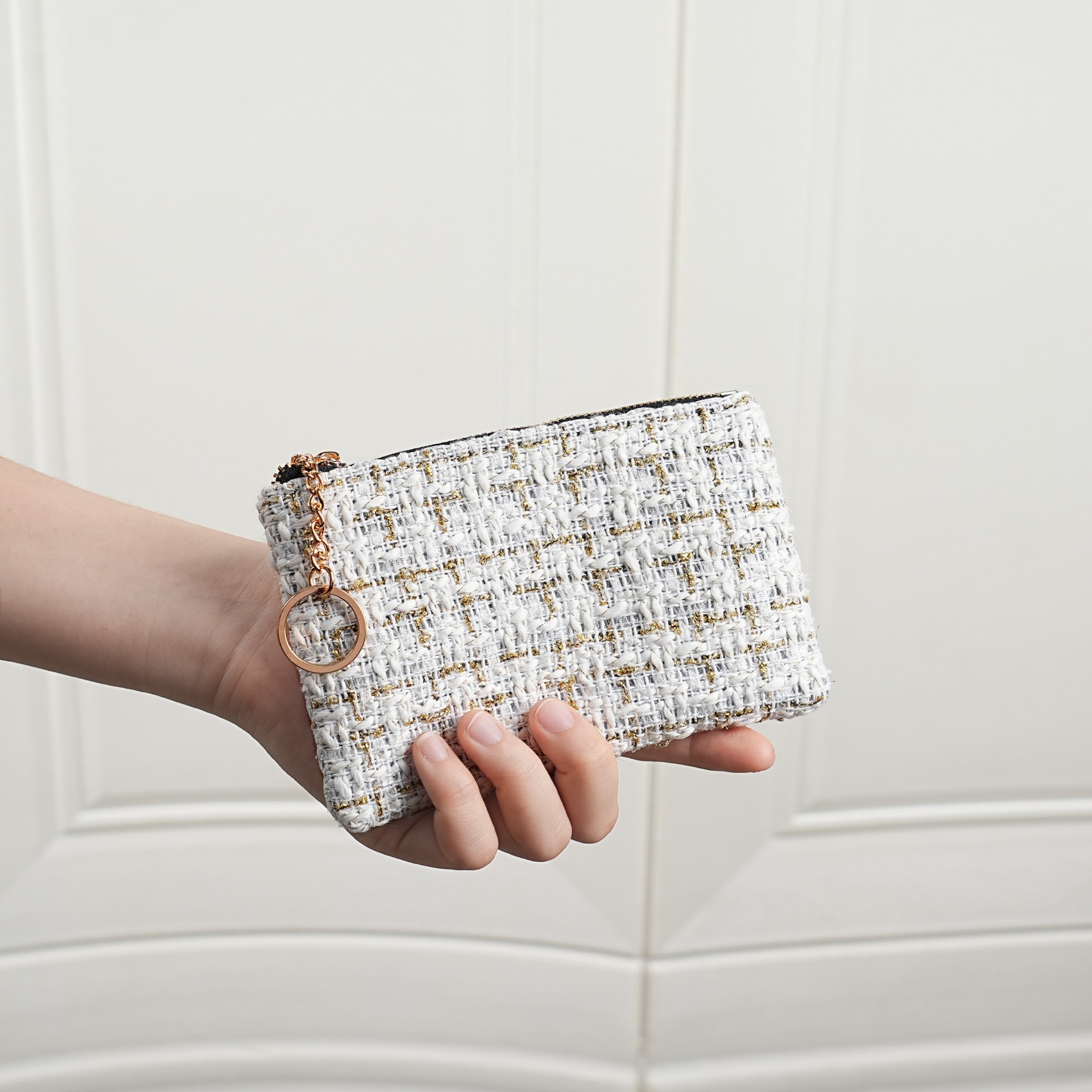 쇼트 오프화이트