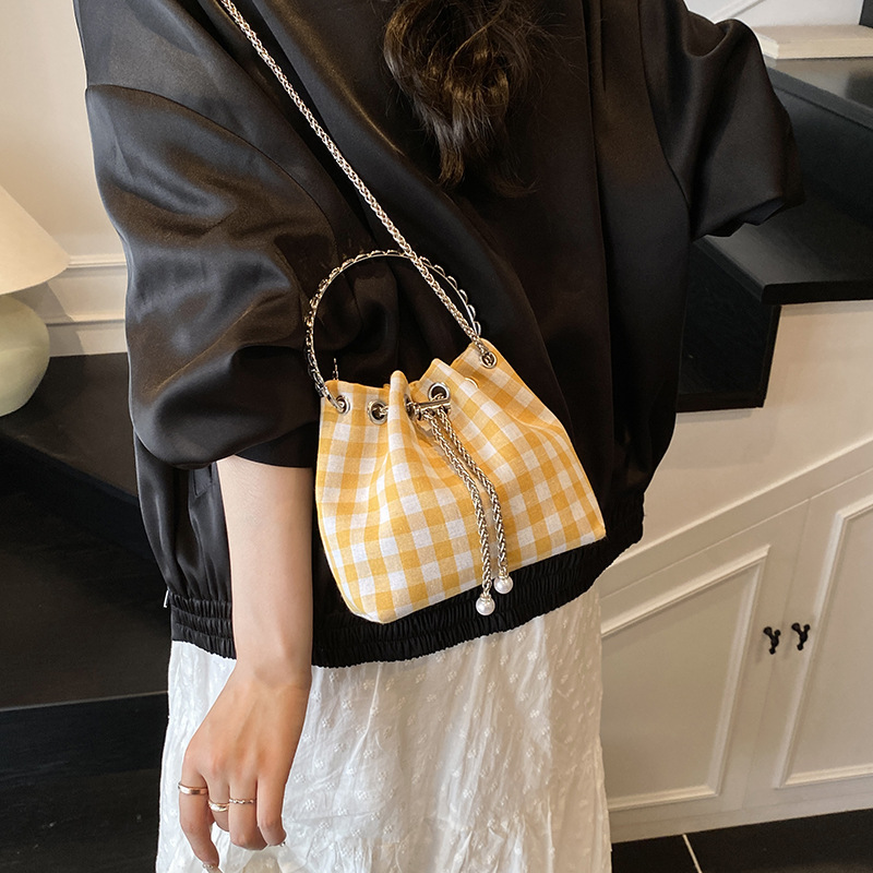 Bolso de cubo de lona a cuadros popular de este año bolso de hombro con cadena de estilo nuevo para mujer 2025 bolso de mensajero versátil de moda