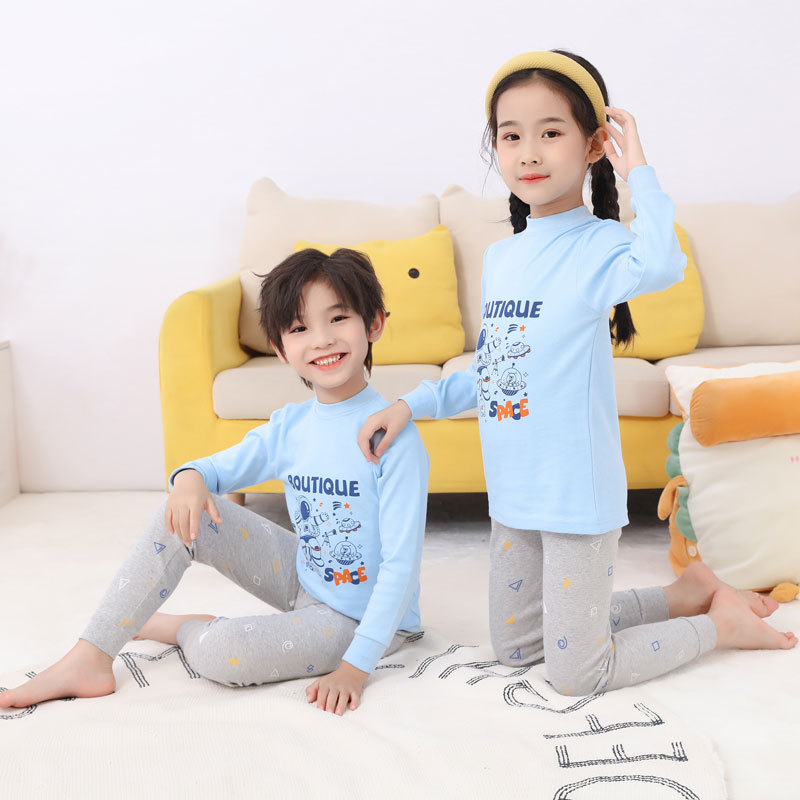 중간 칼라 블루 우주 비행사