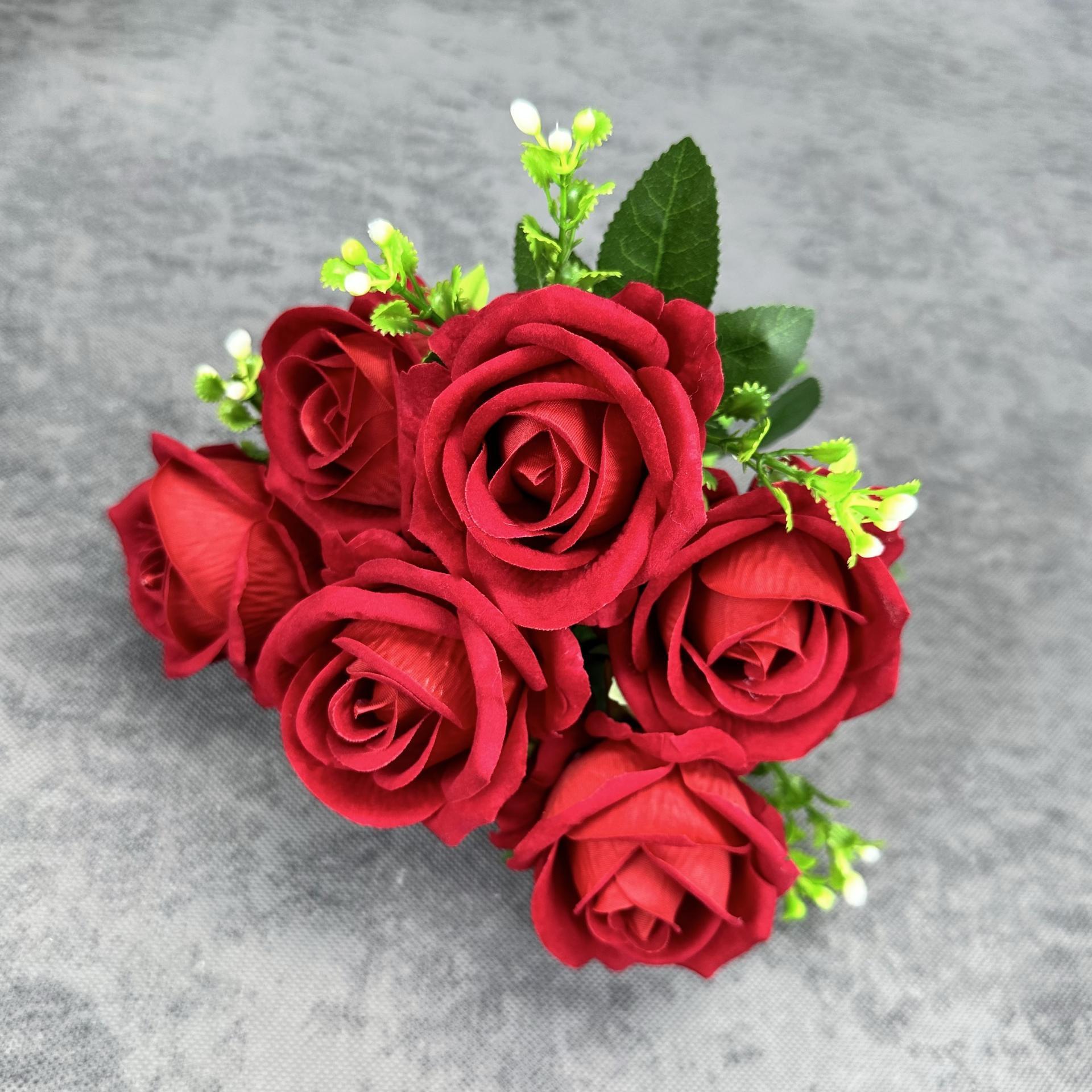 Flor de rosa simulada 7 mandos de franela rosa roja decoración del hogar decoración de la boda decoración transfronteriza flor falsa al por mayor