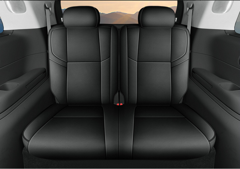 New model, custom-made seat covers for the Leapmotor D19, available in six- and seven-seater versions, featuring perforated leather and a full-coverage design