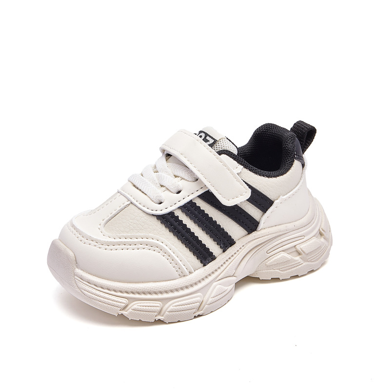 Zapatos deportivos infantiles primavera y otoño nuevos zapatos de niñas ligeros zapatos de cuero para bebés zapatos infantiles zapatos de carreras de niñas en stock