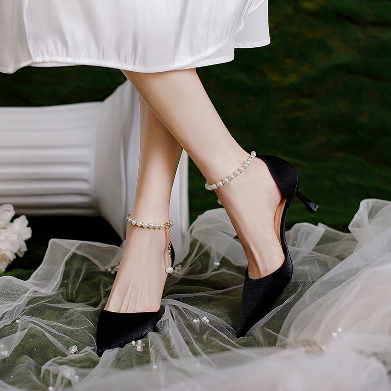 Zapatos de tacones de perla franceses para mujeres 2023 primavera y otoño nueva chica verano temperamento punzante una palabra botón zapatos de tacones delgados