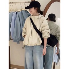 突撃服のコートの女性の短い春の2025年の新型の韓国版の帽子のゆったりしている高級感の小さい上着