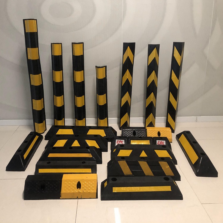 厂家销售 橡胶护角 6个厚护墙角 塑料护角 防撞柱彩色护角