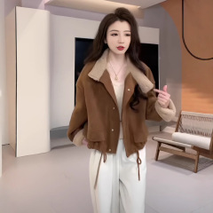 美ラードの短いモデルの子羊の毛と絨毛のコートの2024秋冬の洋風の復古の厚い小さい背は上着の女性を着ます。