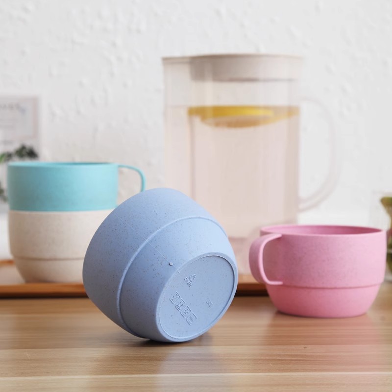 Juego de hervidor de agua frío para el hogar de paja de trigo al aire libre, hervidor de agua frío higiénico ecológico con taza, tetera de jugo de frutas resistente a altas temperaturas