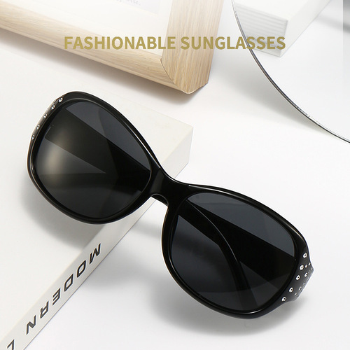European and American new fashionable sunglasses with rhinestone polarized glasses for women, trendy retro large face slimming style, wholesale from manufacturer