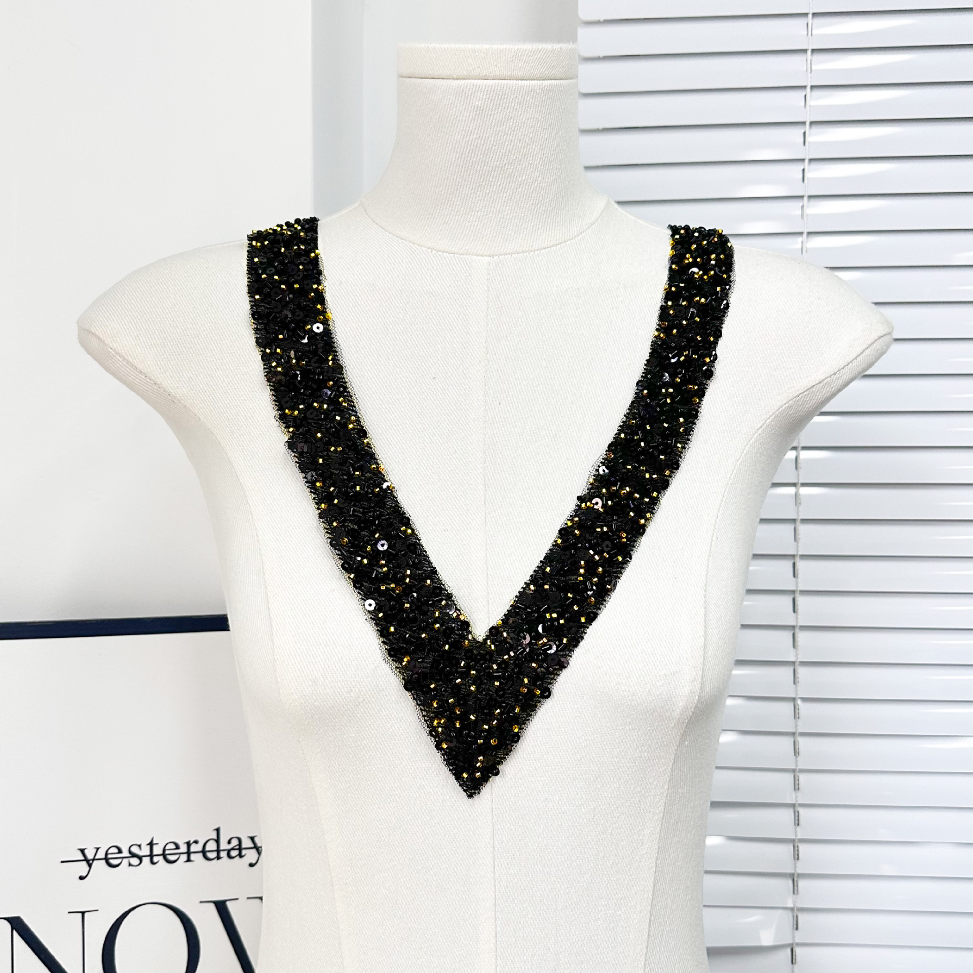 Accesorios de flores de collar de oro de industria pesada transfronteriza hecha a mano perlas de clavado vestido vestido vestido de rendimiento material de decoración de pedidos de entrega image 6