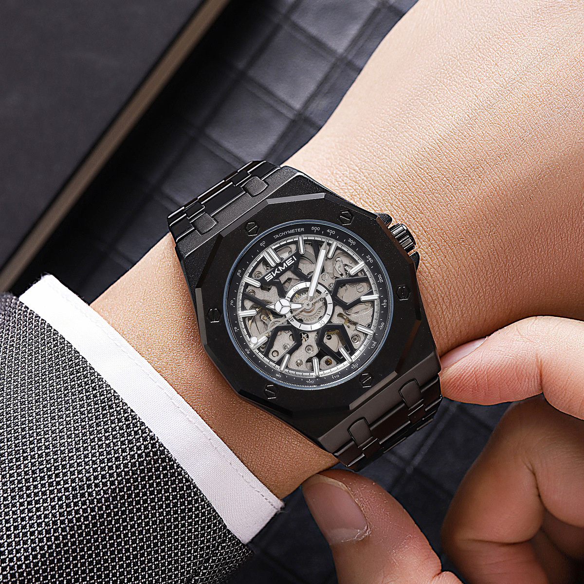 Reloj mecánico agujerado de ocho ángulos al aire libre impermeable relojes de pulsera de hombre al por mayor personalizados en el extranjero suministro especial