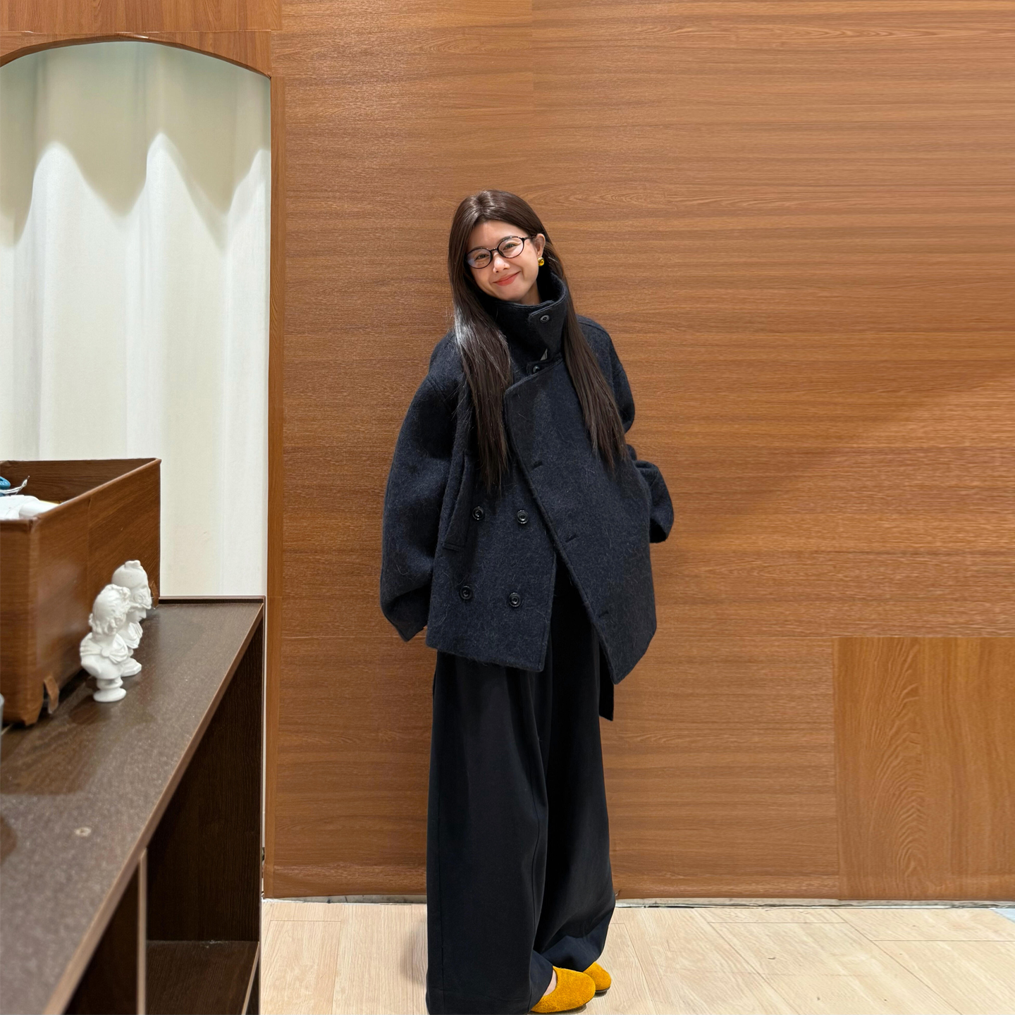 Korean High-End Elegant Woolen Outwear for Women in Autumn and Winter New Design Niche Loose Hepburn Style Woolen Outwear