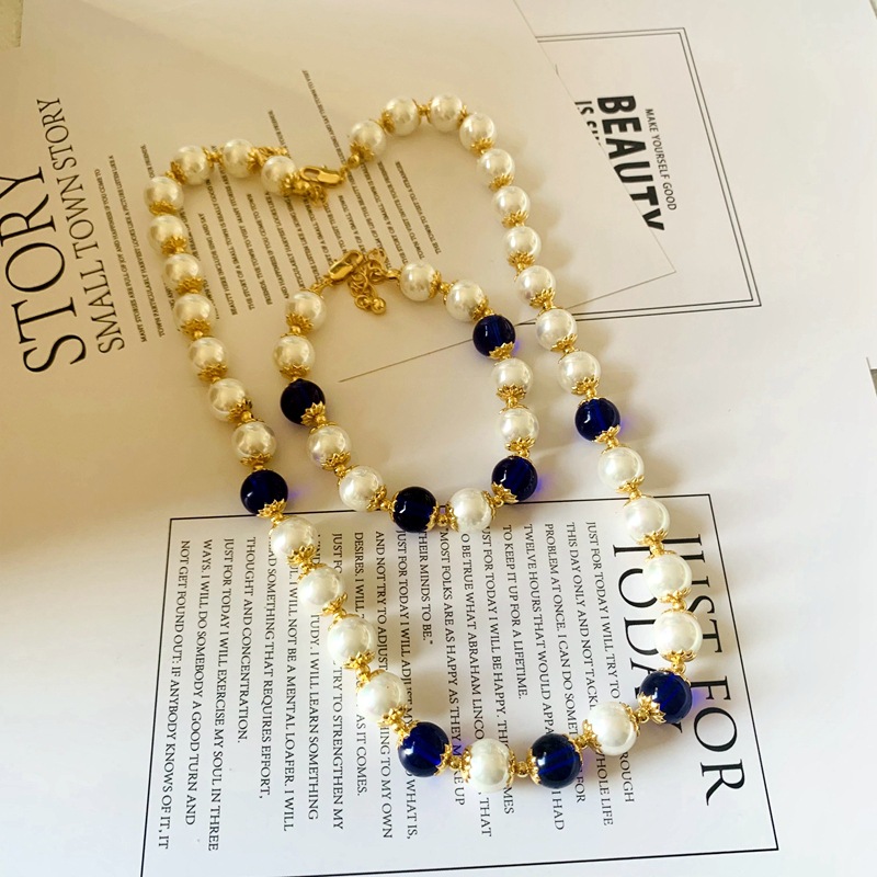 Elegant copper necklace and bracelet from pearl