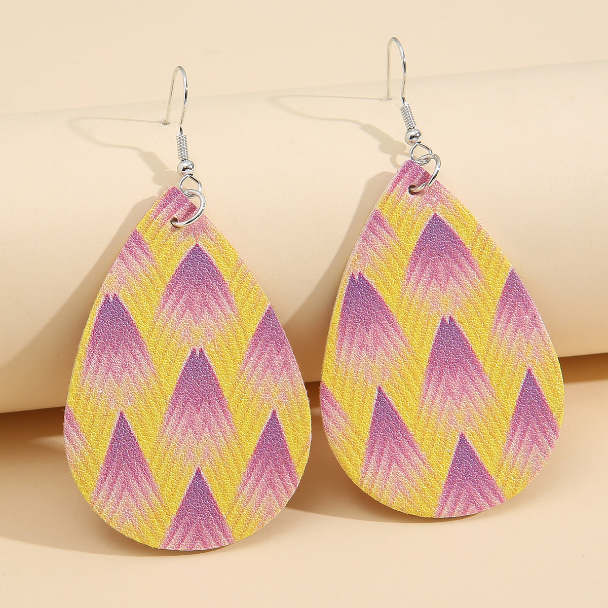 Vintage Leather Print Creative Gradient Pattern Leather Drop Earrings display picture 1