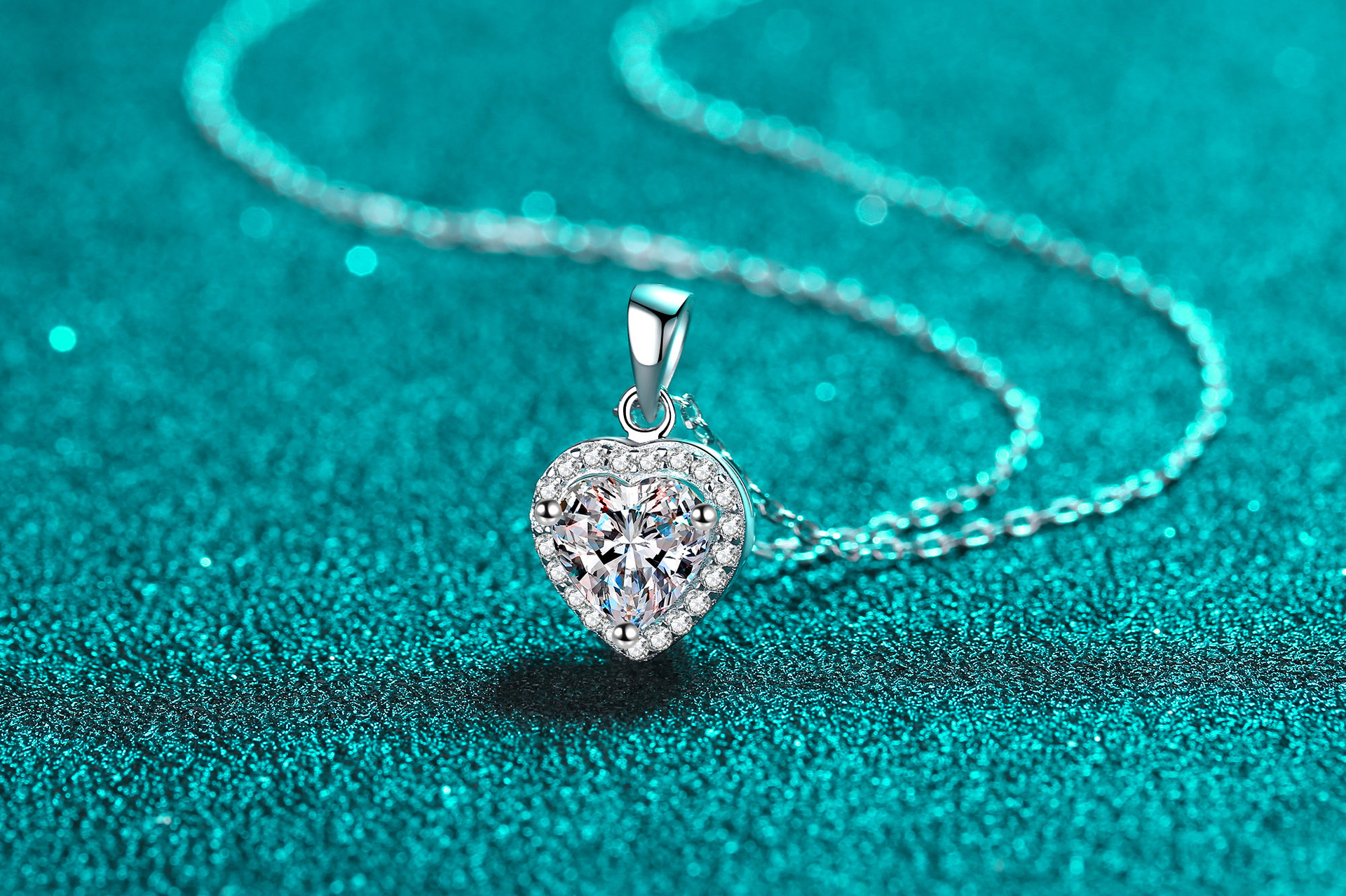 7g Weight Moissanite, Zircon Inlay Material 925 Sterling Silver Moissanite Zircon Plating Inlay Heart Shape Pendant Necklace
