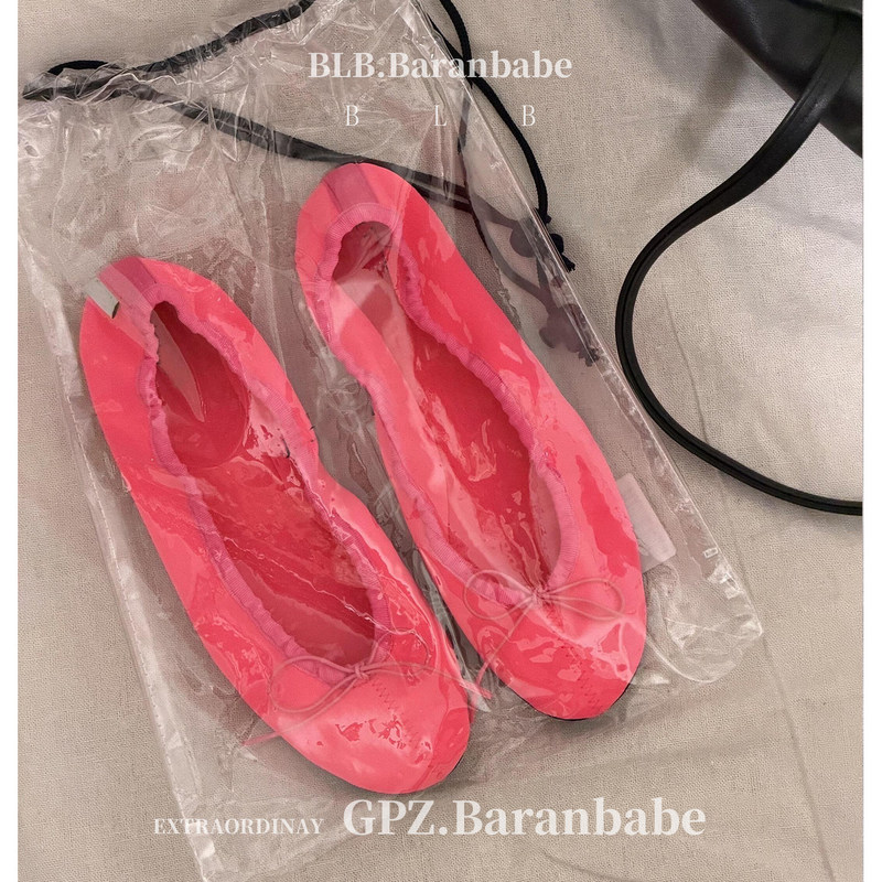 Niche The*Row soft sheepskin ballet flats with silk round toe, shallow bow, and granny-style design for women Niche The*Row soft sheepskin ballet flats with silk round toe, shallow bow, and granny-style design for women