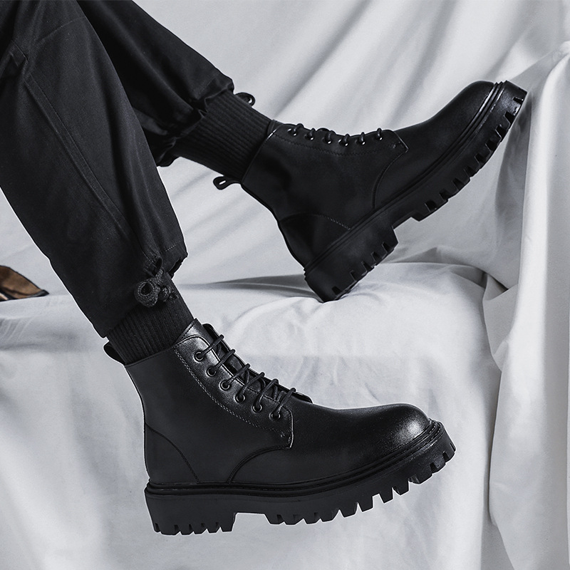 Botas Martin de estilo caliente de celebridades de Internet, zapatos de cuero de corte medio retro de primavera y otoño de estilo británico para hombres, botas de cuero negro aumentadas