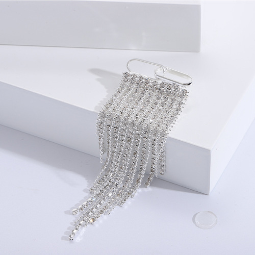 Edgy, Cold-Weather Brooch with Tassels – Bold, Statement-Making Rhinestone Pin Perfect for Influencer-Approved Elegance, Luxurious Accessories Ideal for Stylish Suits and Cardigans—Wholesale Available