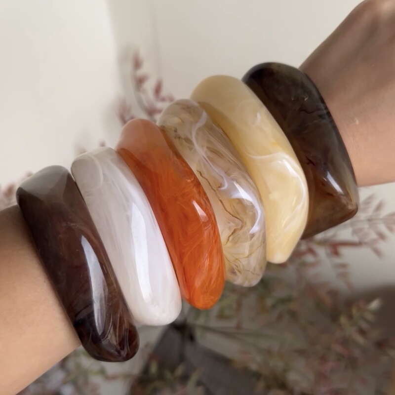 European and American Cross-border Exaggerated Ins Style Acrylic Fashion Bracelet Irregular Translucent Design Sense Personalized Exaggerated Hand European and American Cross-border Exaggerated Ins Style Acrylic Fashion Bracelet Irregular Translucent Design Sense Personalized Exaggerated Hand