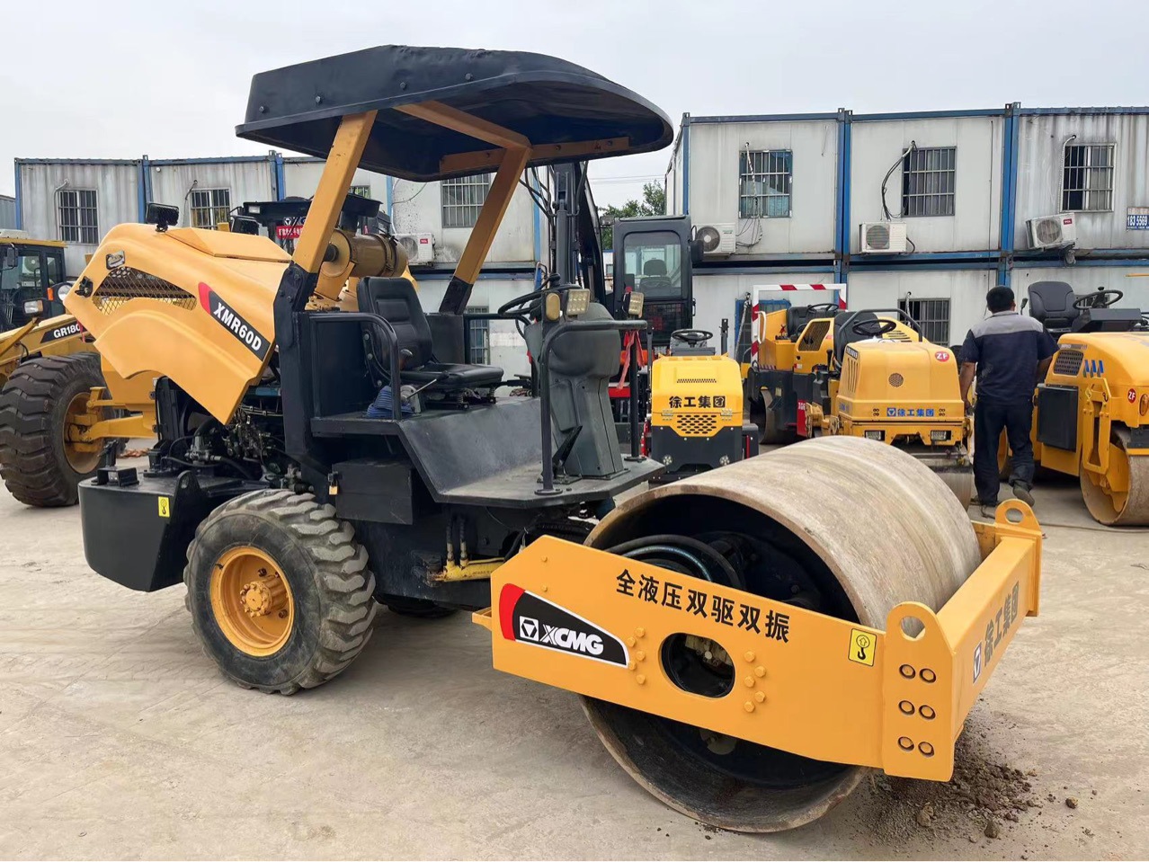 Es 9Chengxin rodillo pequeño de 6 toneladas de trabajo alrededor de 200 horas